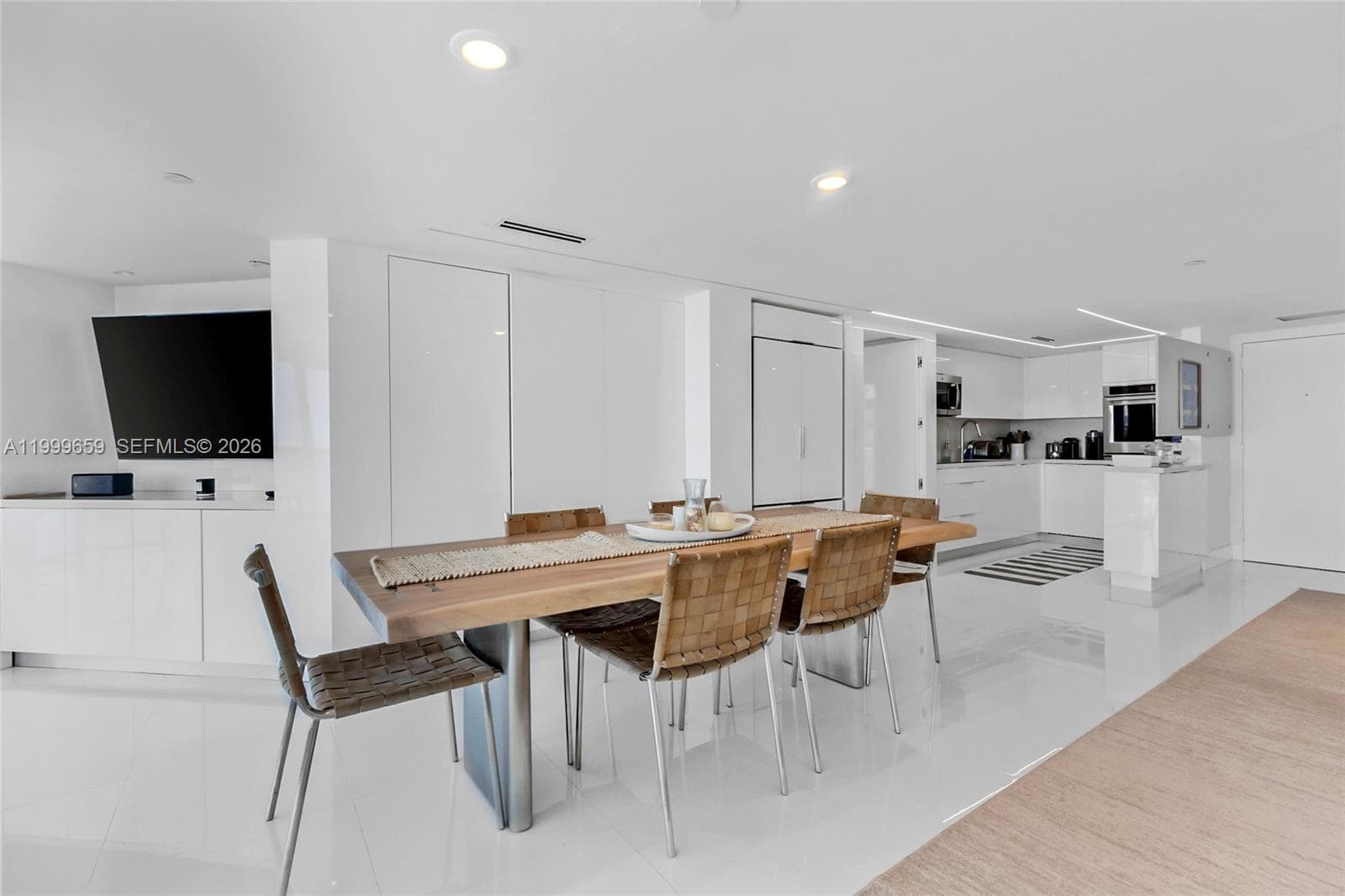 6301 Collins Ave 2103 photo 4