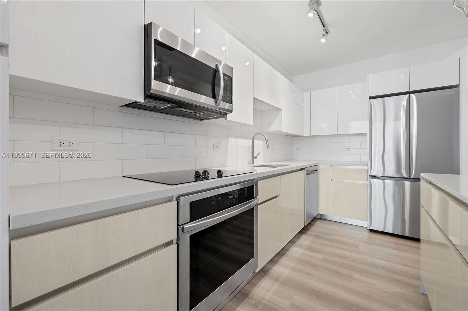 101 Diplomat Pkwy 1704 photo 3