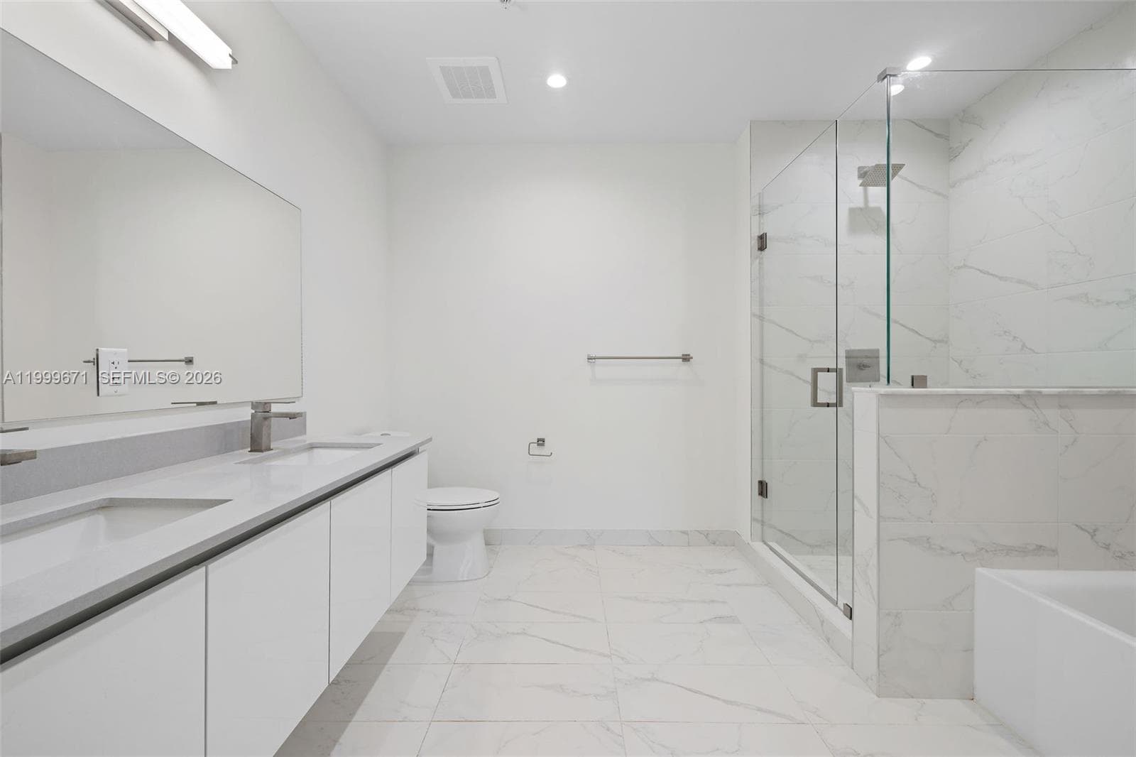 101 Diplomat Pkwy 1704 photo 25