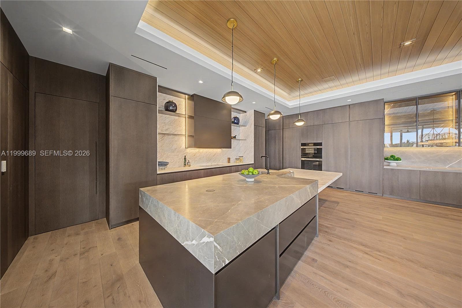 1400 Lake Dr photo 13