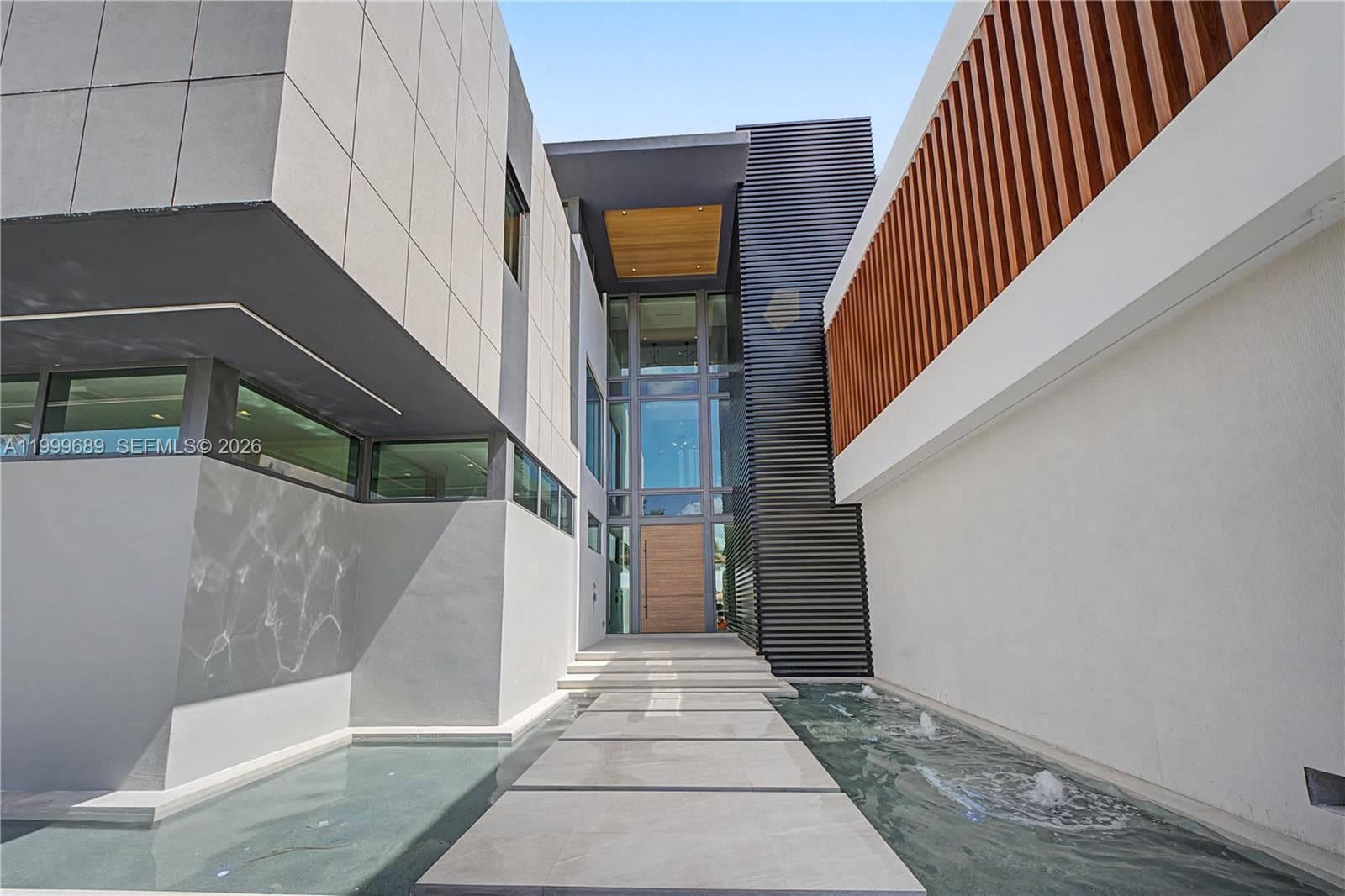 1400 Lake Dr photo 7