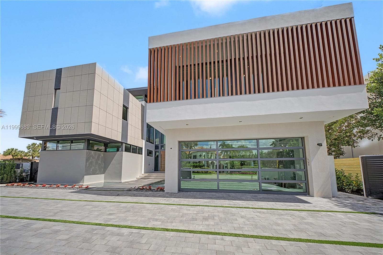 1400 Lake Dr photo 5