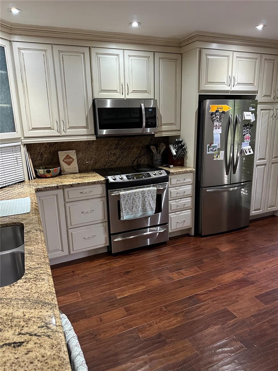 925 26th Ave 925 photo 5