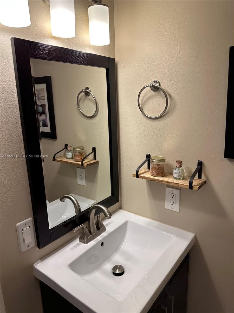 925 26th Ave 925 photo 24