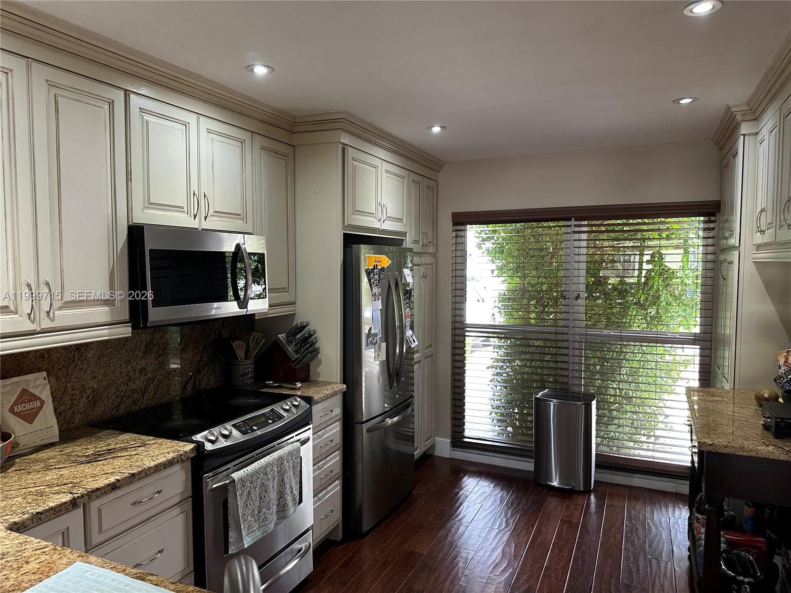 925 26th Ave 925 photo 4