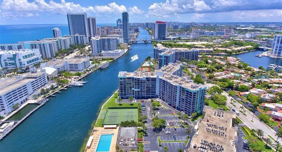 600 Parkview Dr 223 photo 2