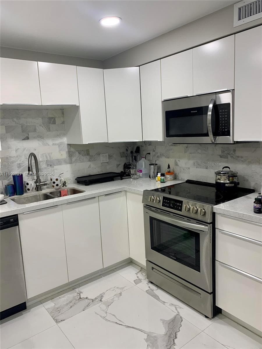 600 Parkview Dr 223 photo 6