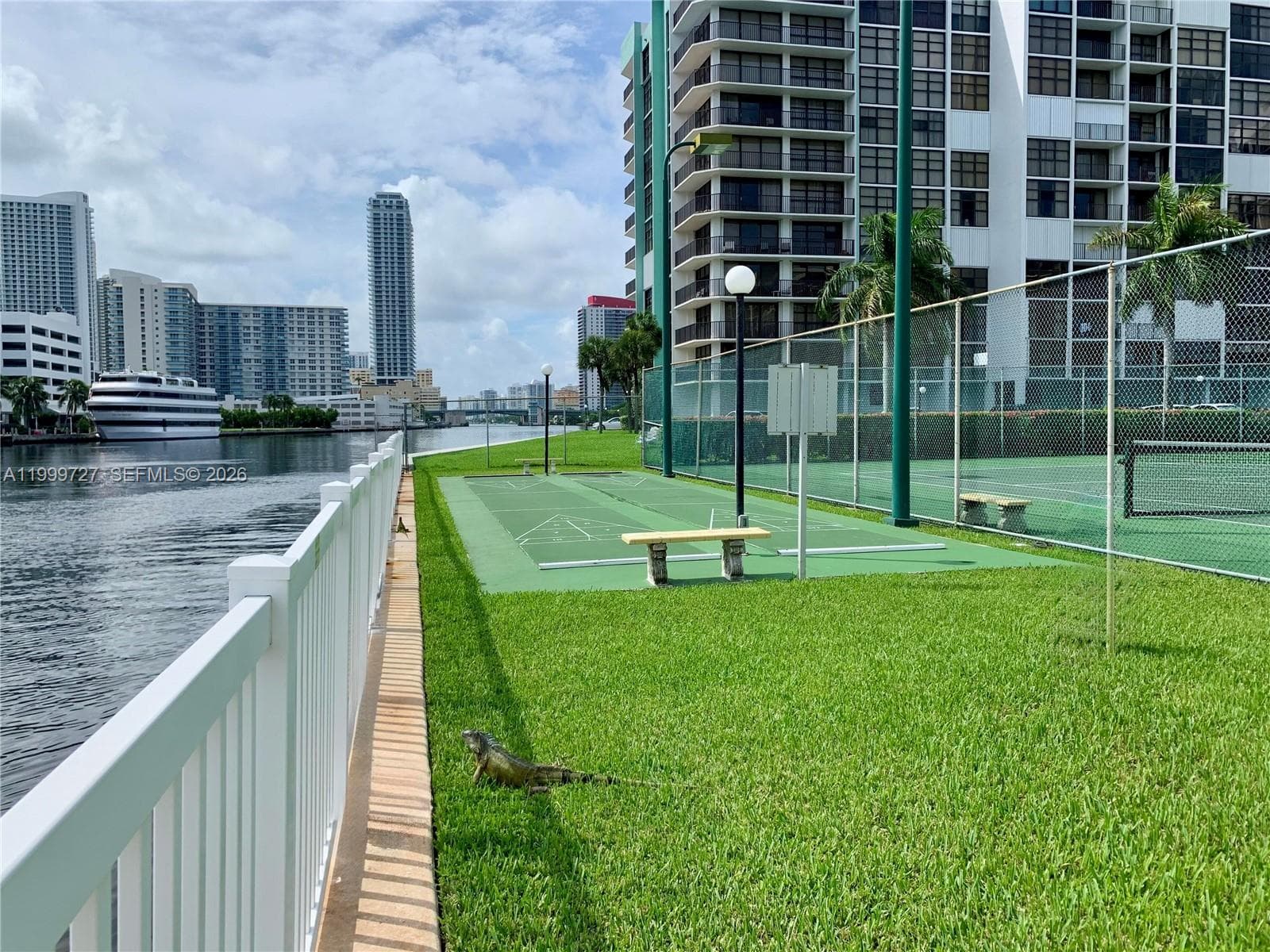 600 Parkview Dr 223 photo 17