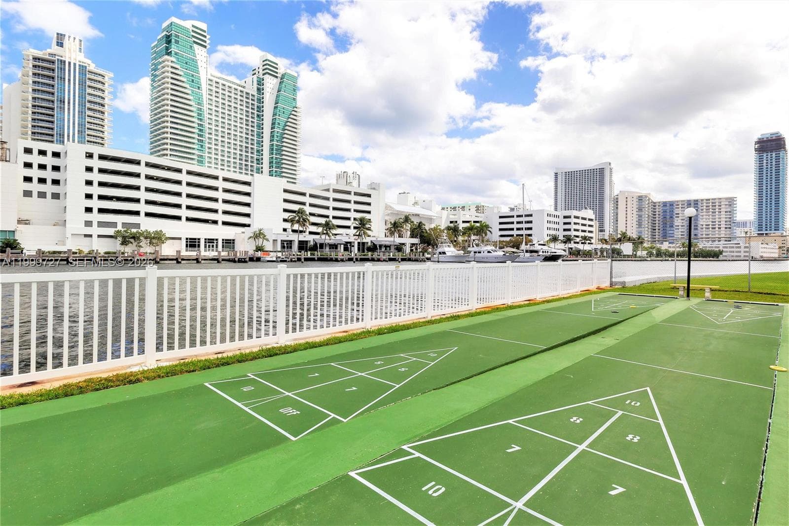 600 Parkview Dr 223 photo 16