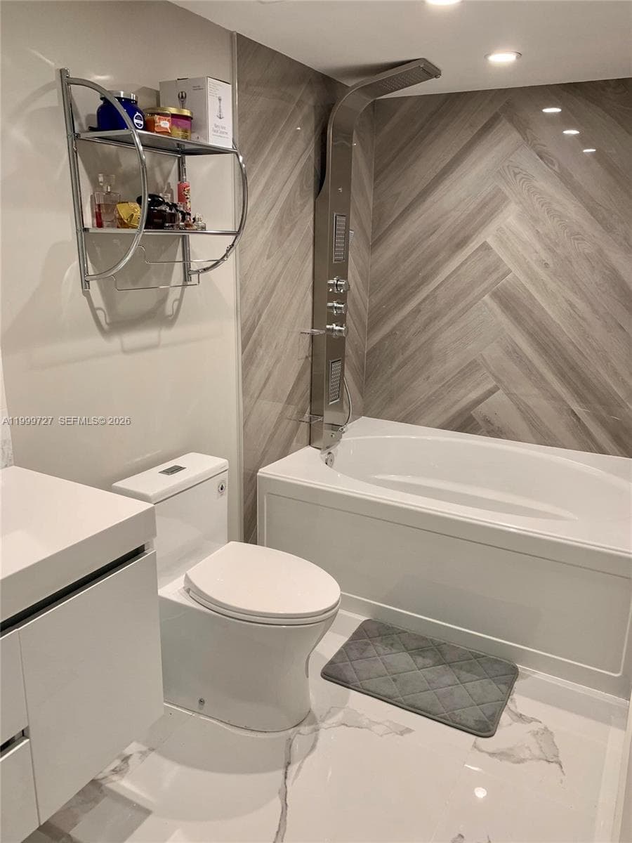 600 Parkview Dr 223 photo 7