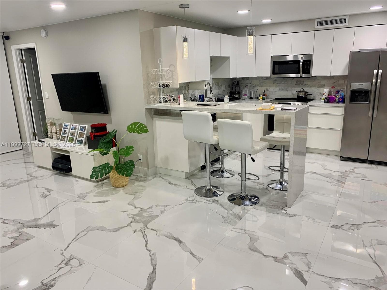 600 Parkview Dr 223 photo 5