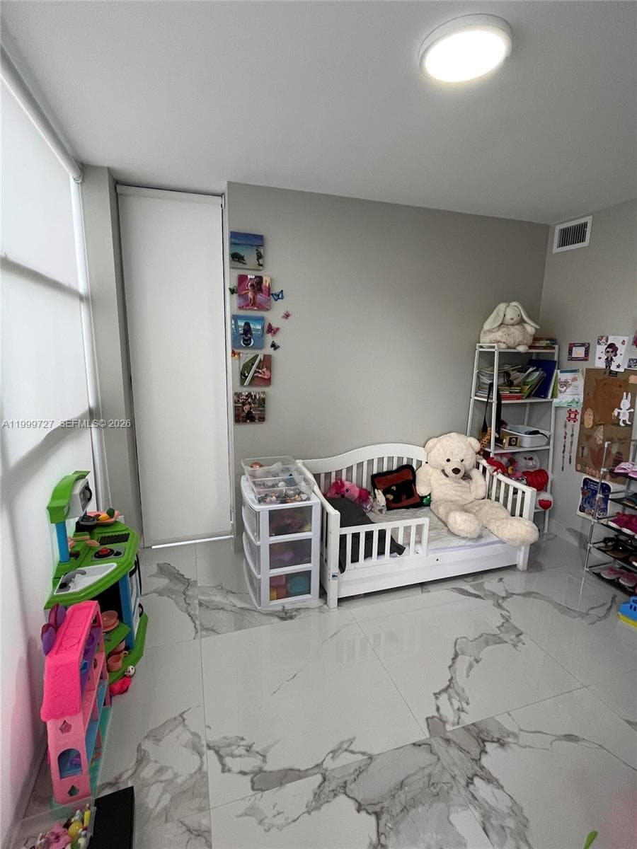 600 Parkview Dr 223 photo 10