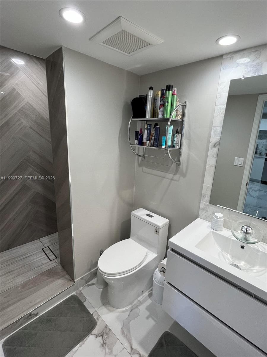 600 Parkview Dr 223 photo 8