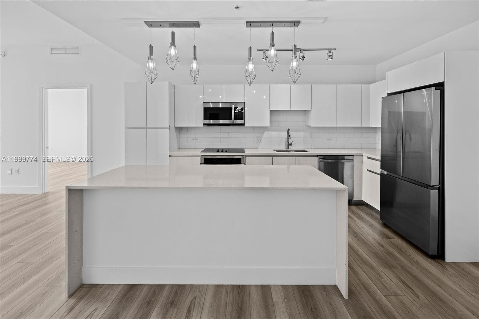 101 Diplomat Pkwy 604 photo 17