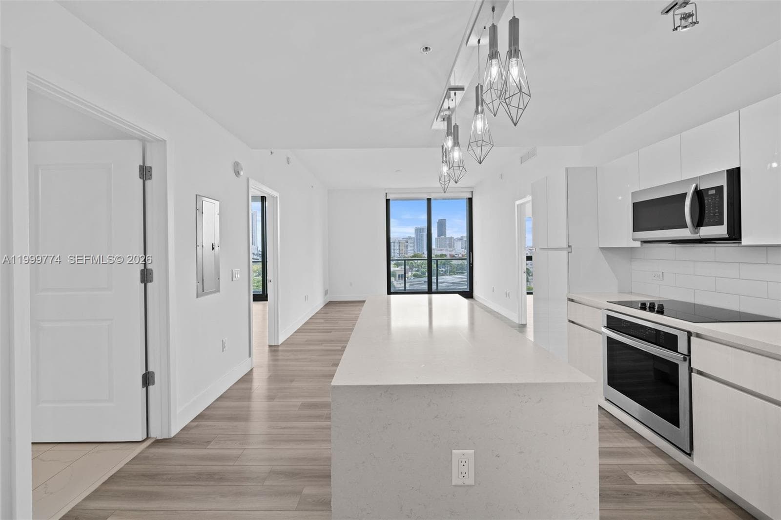 101 Diplomat Pkwy 604 photo 1