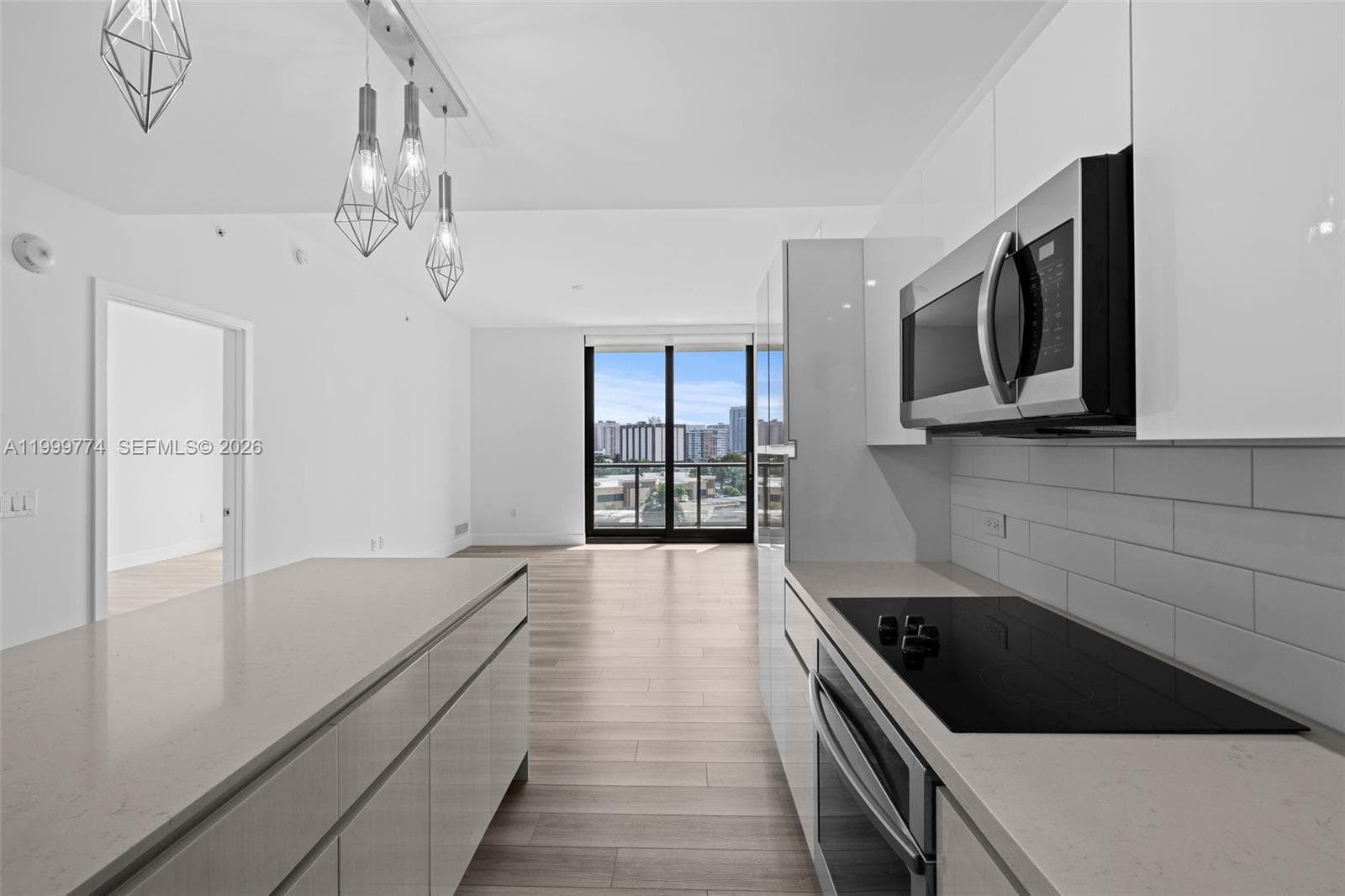 101 Diplomat Pkwy 604 photo 5