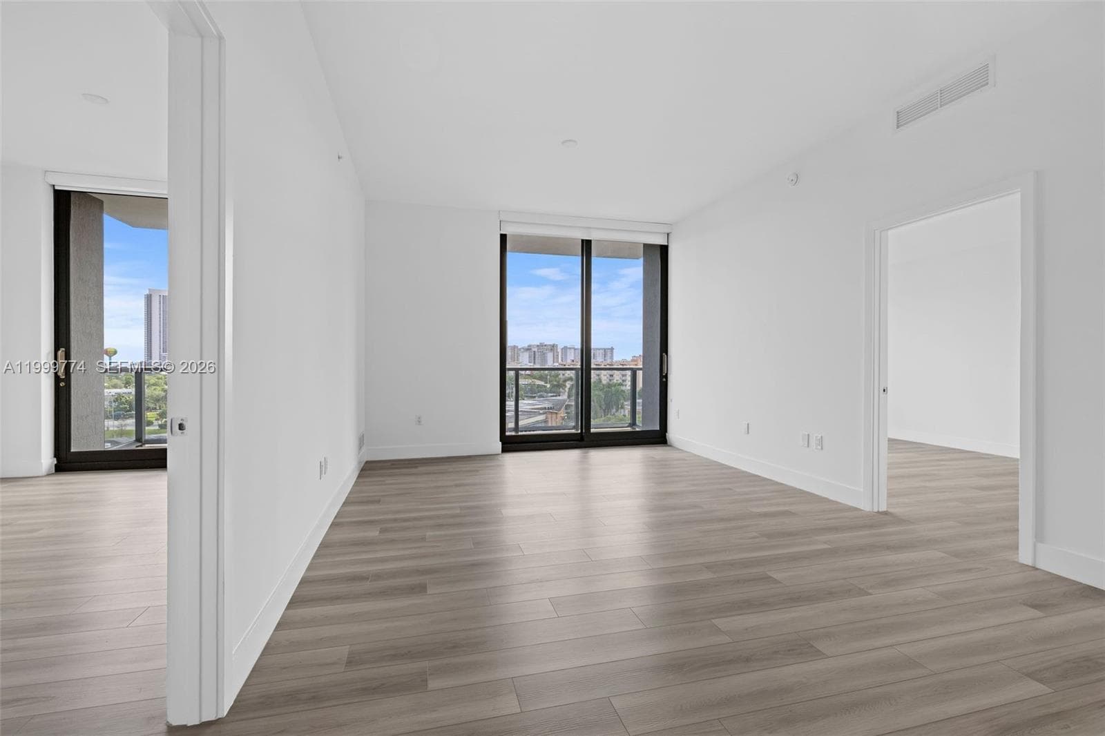 101 Diplomat Pkwy 604 photo 9