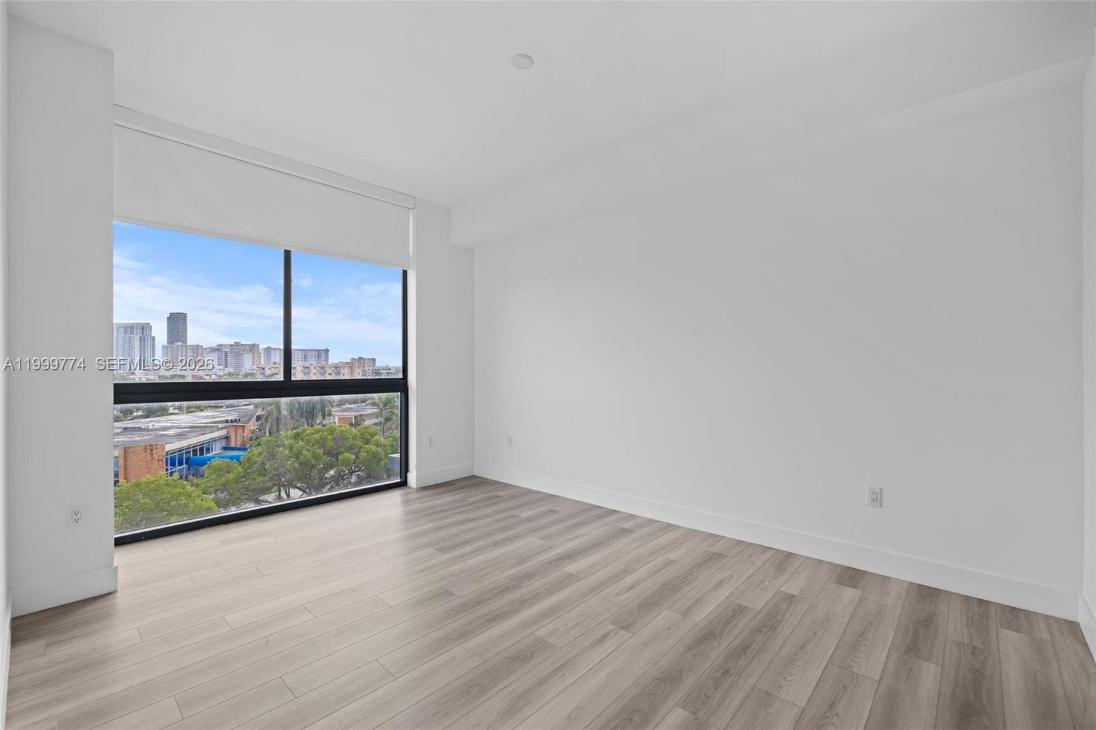 101 Diplomat Pkwy 604 photo 19