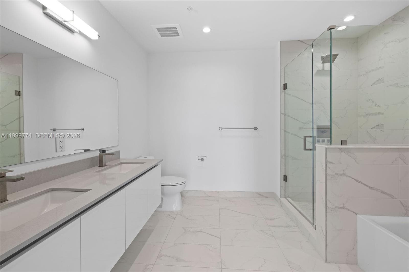 101 Diplomat Pkwy 604 photo 25