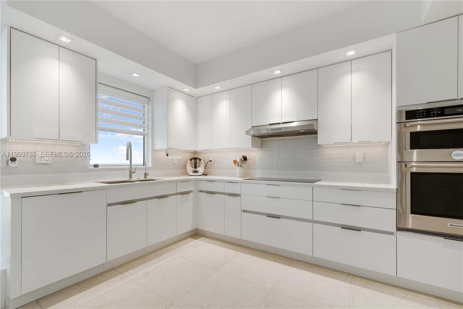 789 Crandon Blvd 1003 photo 4