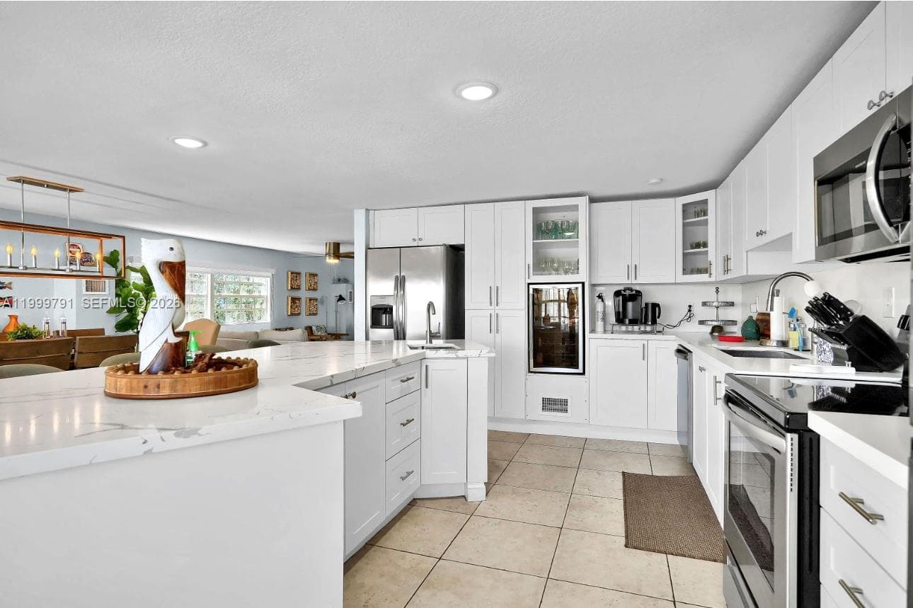 311 Oleander Dr photo 2