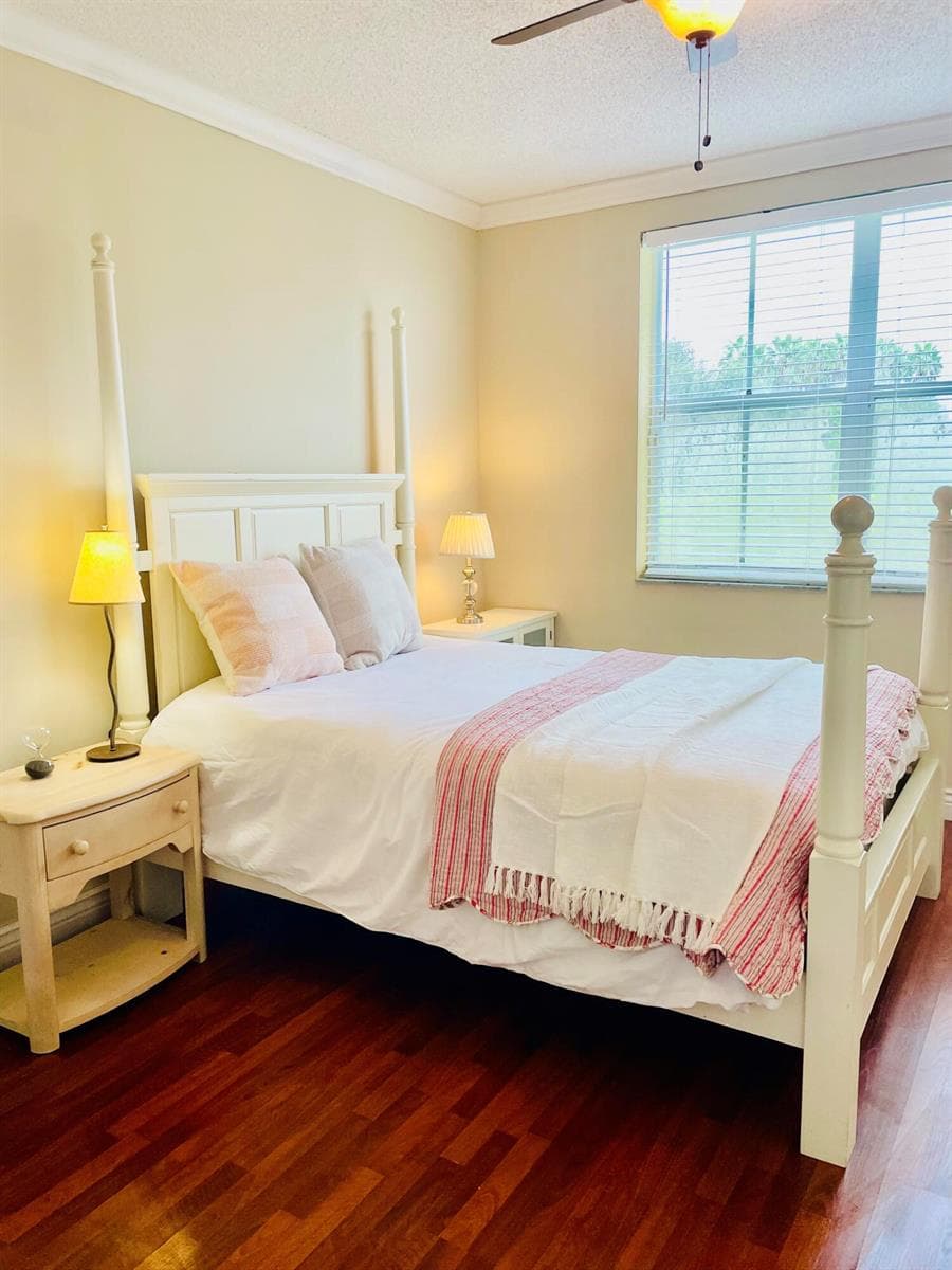 2060 Greenview Shores Boulevard 303 photo 13