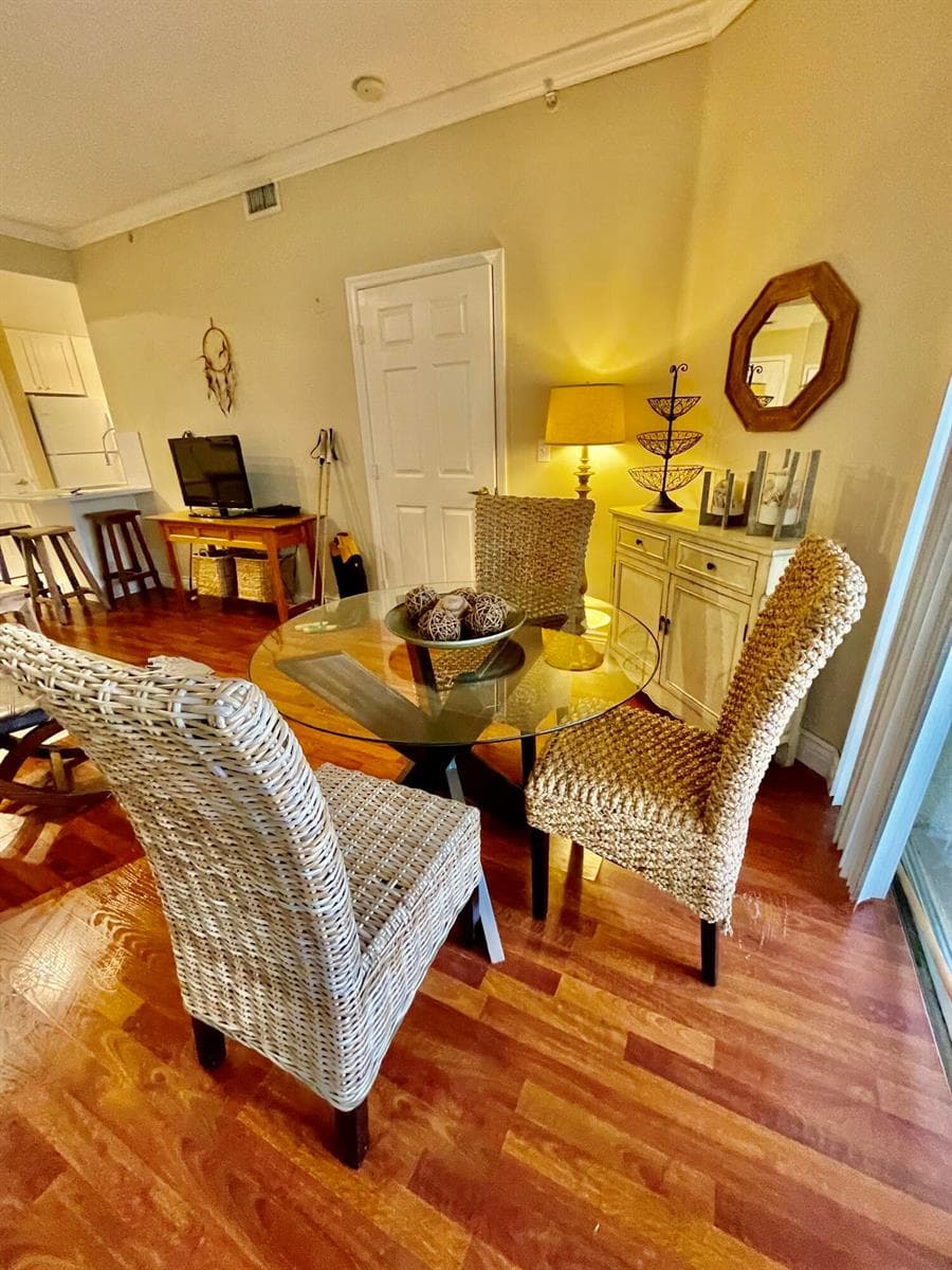2060 Greenview Shores Boulevard 303 photo 7