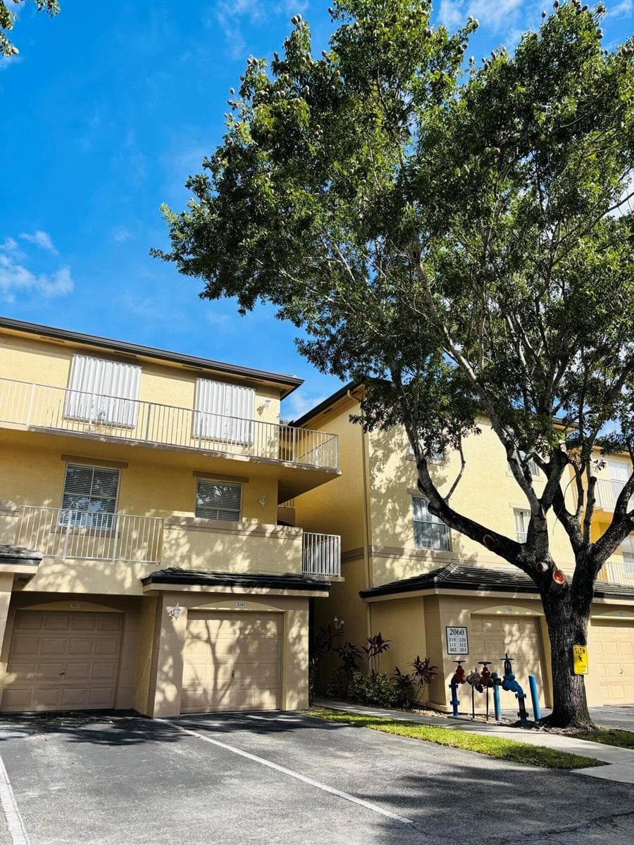2060 Greenview Shores Boulevard 303 photo 1