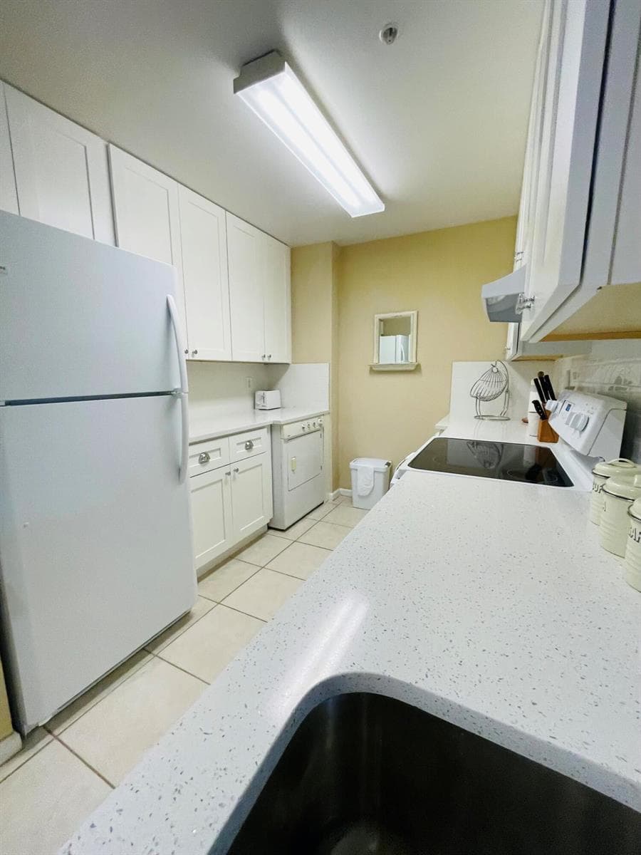 2060 Greenview Shores Boulevard 303 photo 9