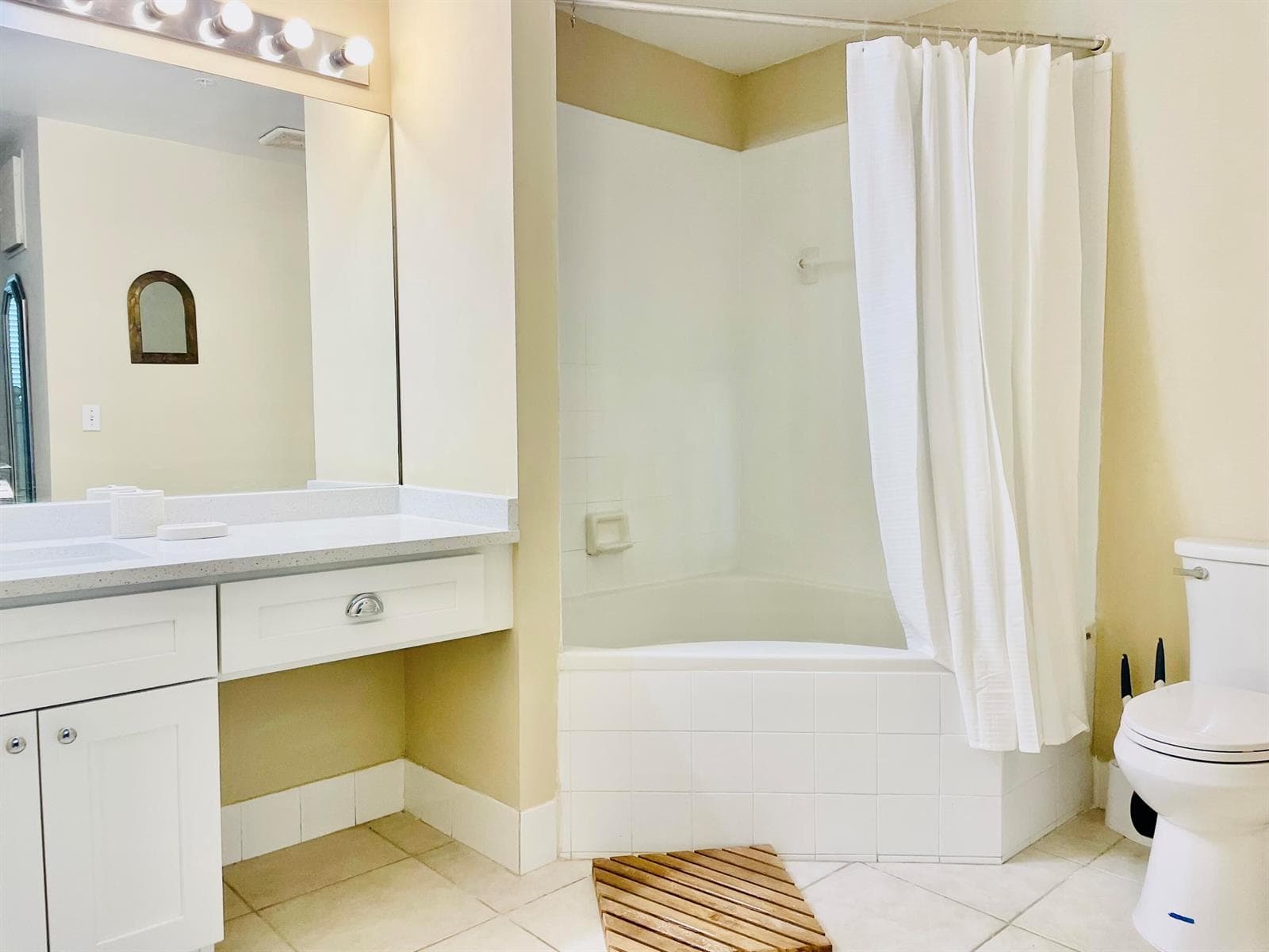 2060 Greenview Shores Boulevard 303 photo 15
