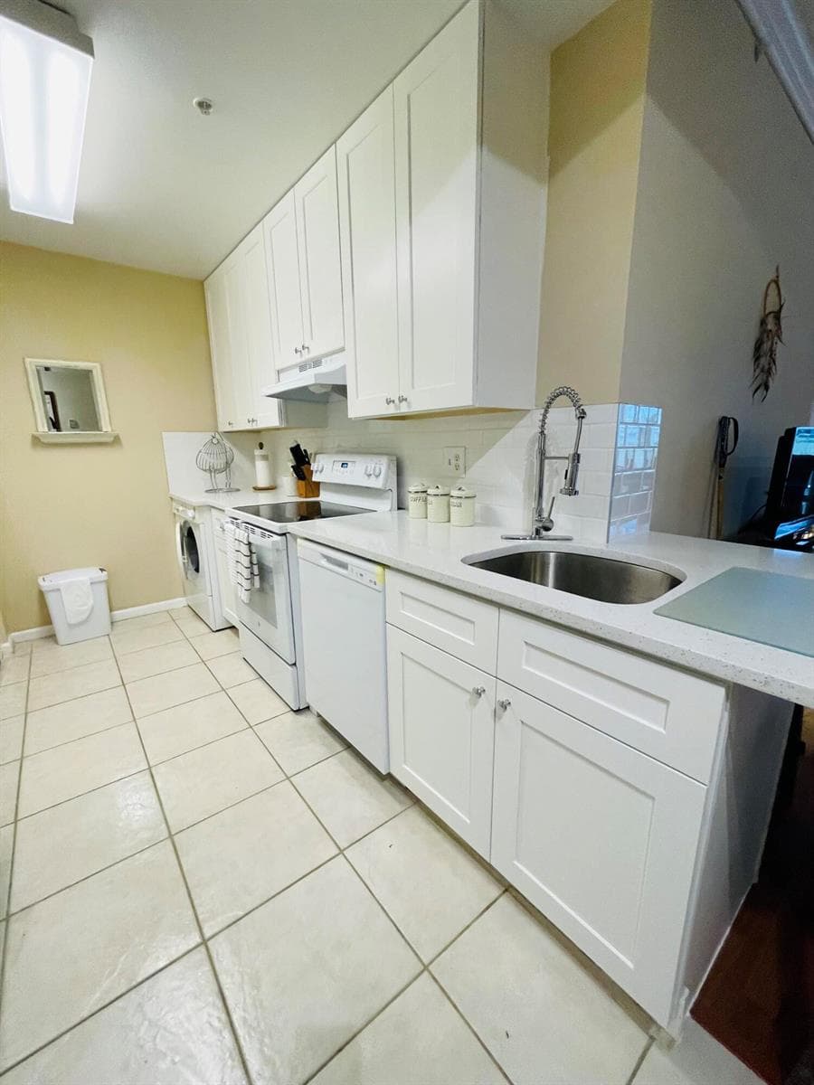 2060 Greenview Shores Boulevard 303 photo 11