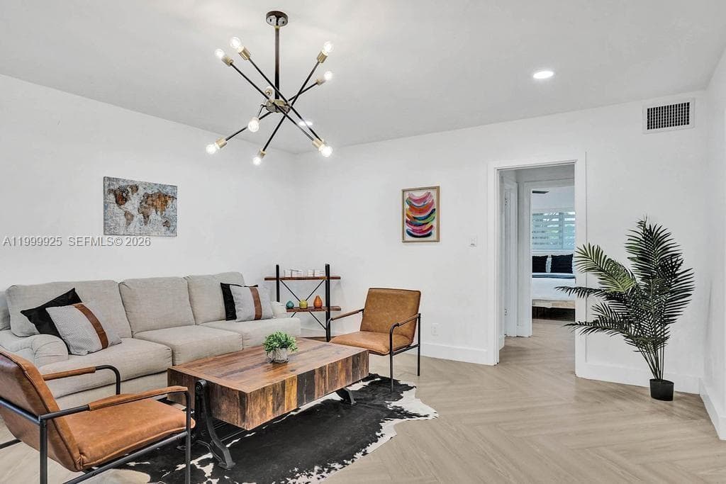 911 Northlake Dr photo 23