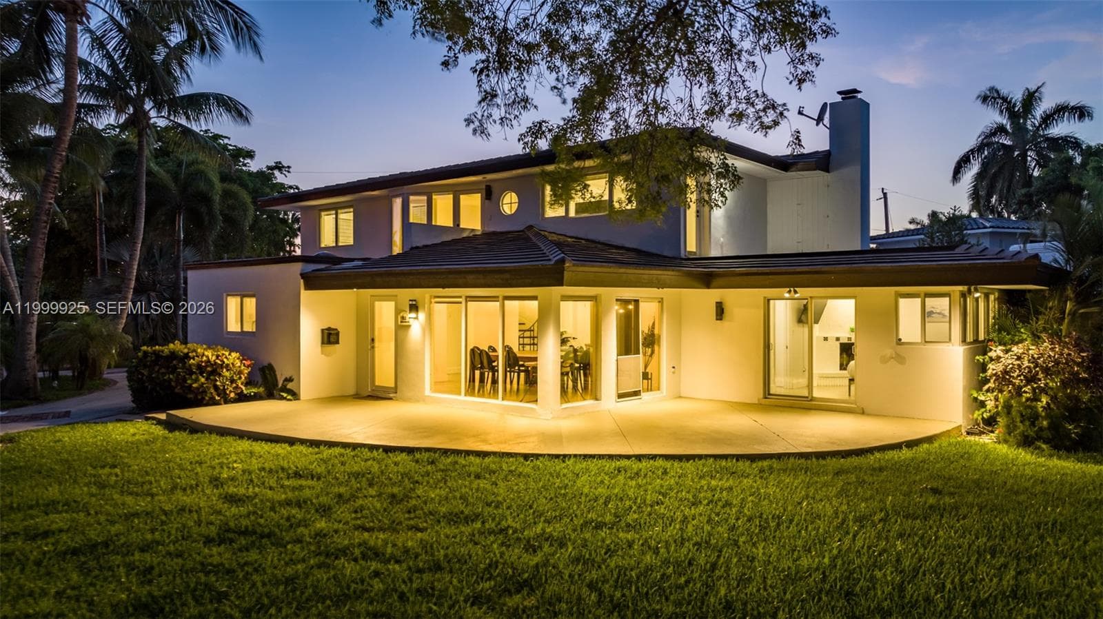 911 Northlake Dr photo 2