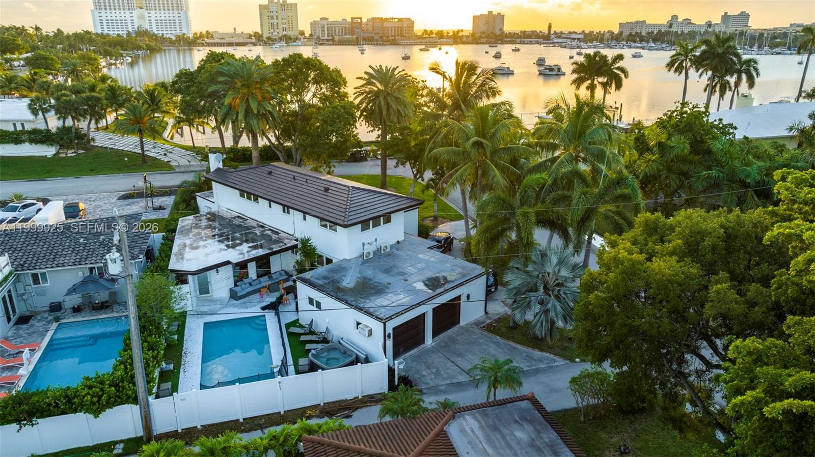 911 Northlake Dr photo 6