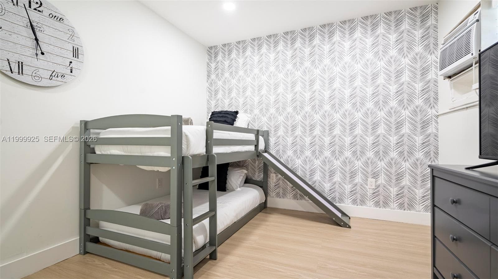 911 Northlake Dr photo 13