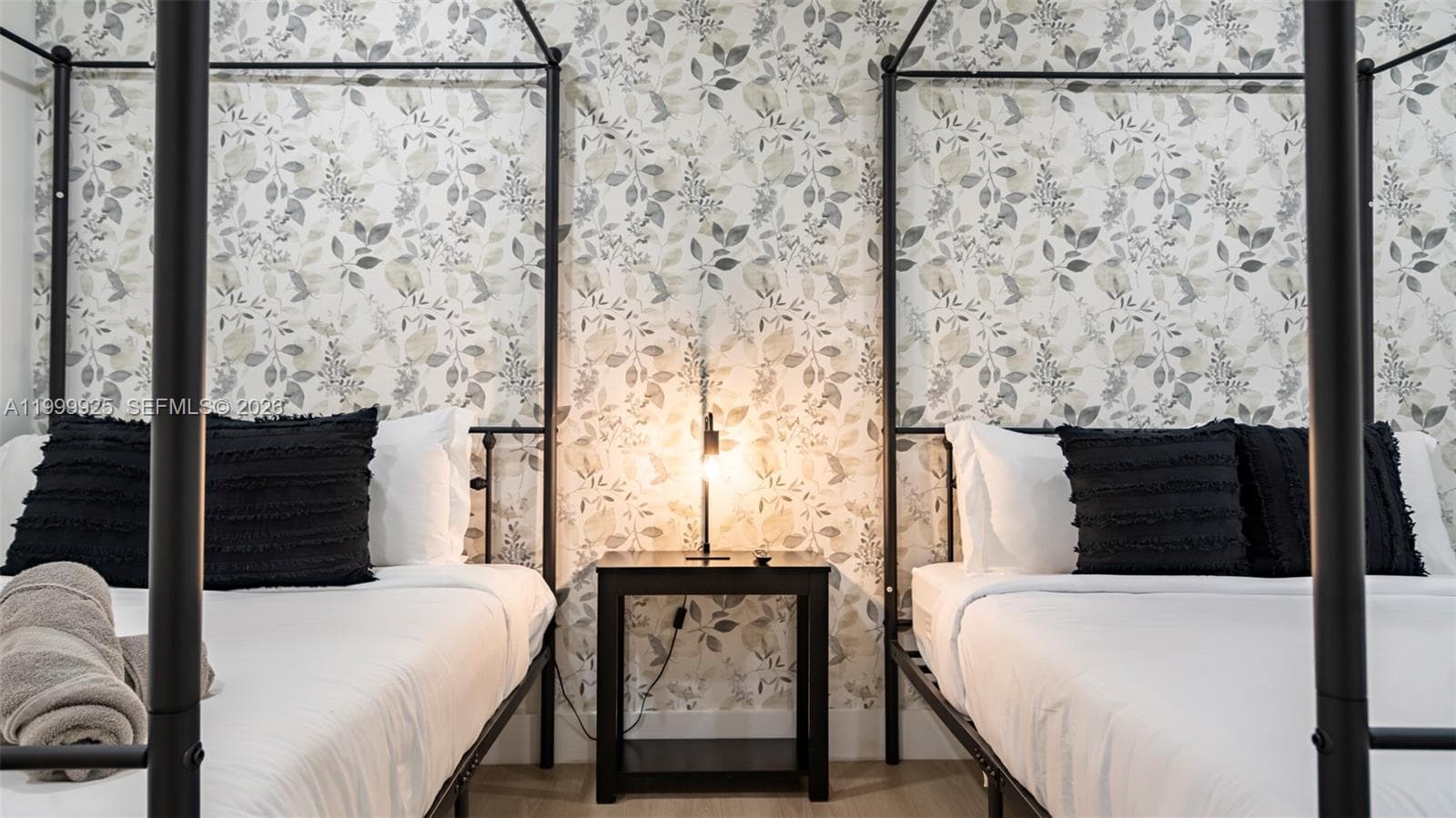 911 Northlake Dr photo 12