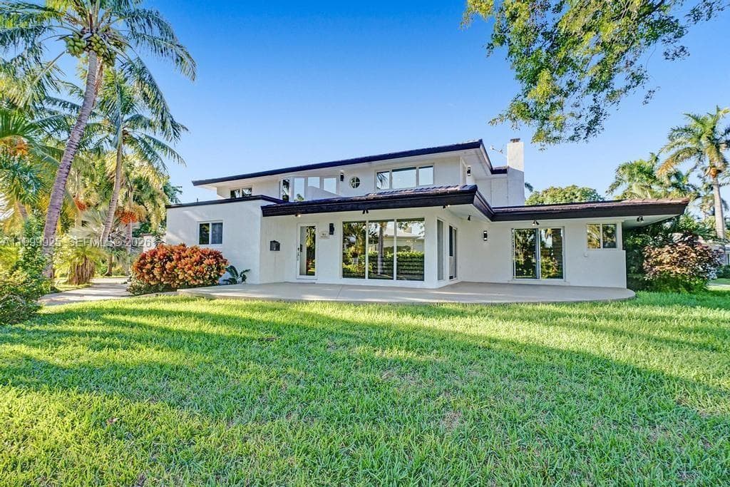 911 Northlake Dr photo 7