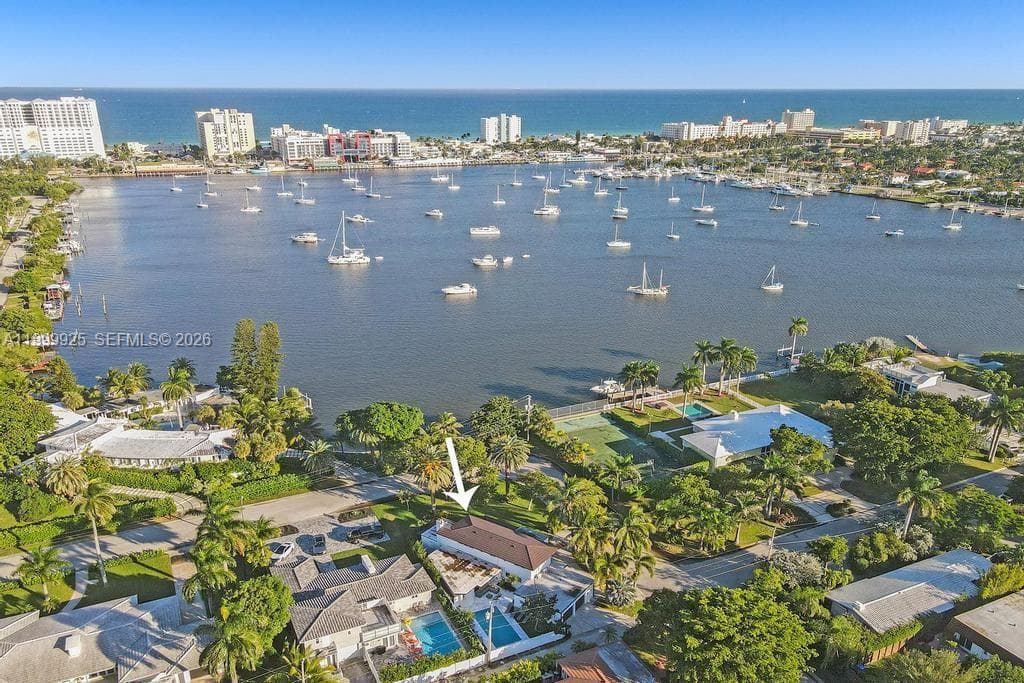 911 Northlake Dr photo 3