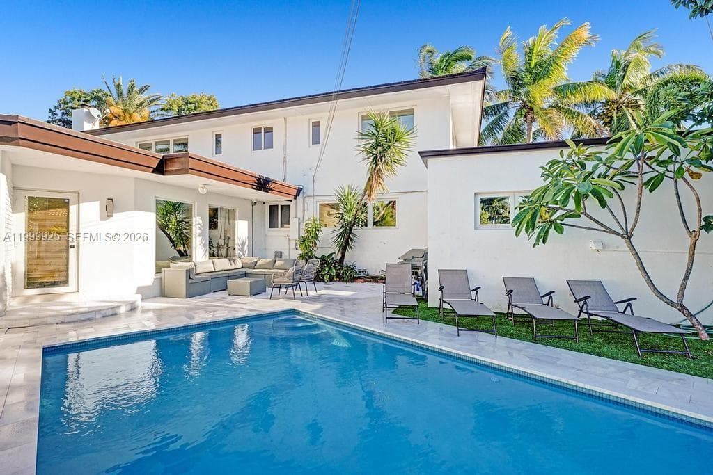 911 Northlake Dr photo 5