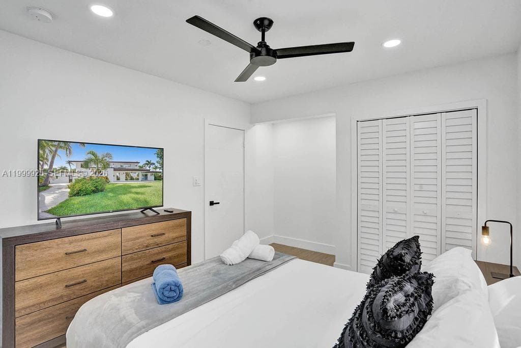 911 Northlake Dr photo 20