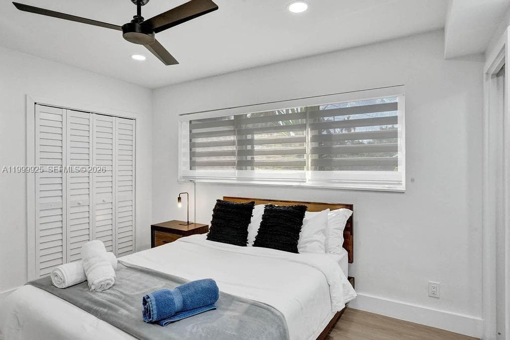 911 Northlake Dr photo 18