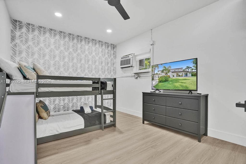 911 Northlake Dr photo 19