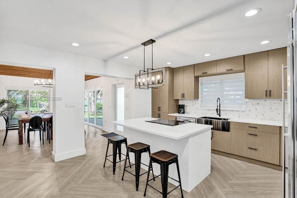 911 Northlake Dr photo 4