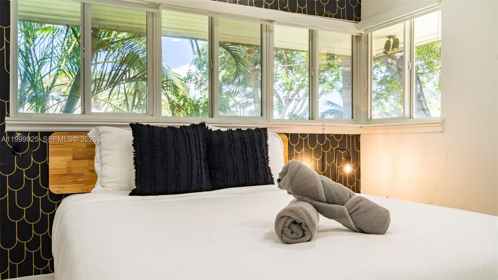 911 Northlake Dr photo 8