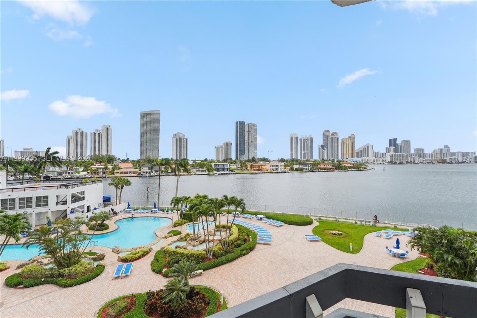 19101 36th Ct 509 photo 4