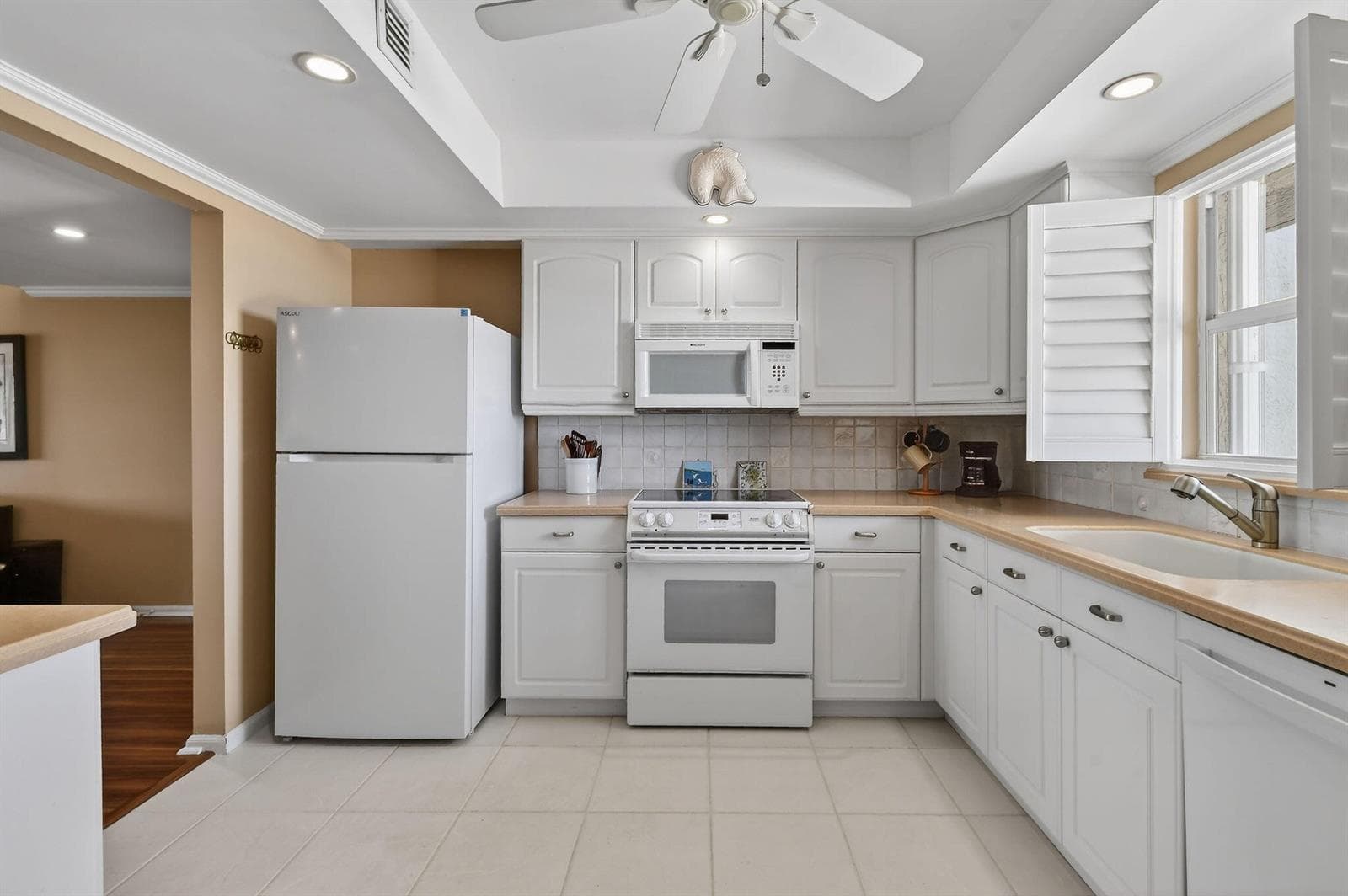801 Lake Shore Drive 414 photo 17