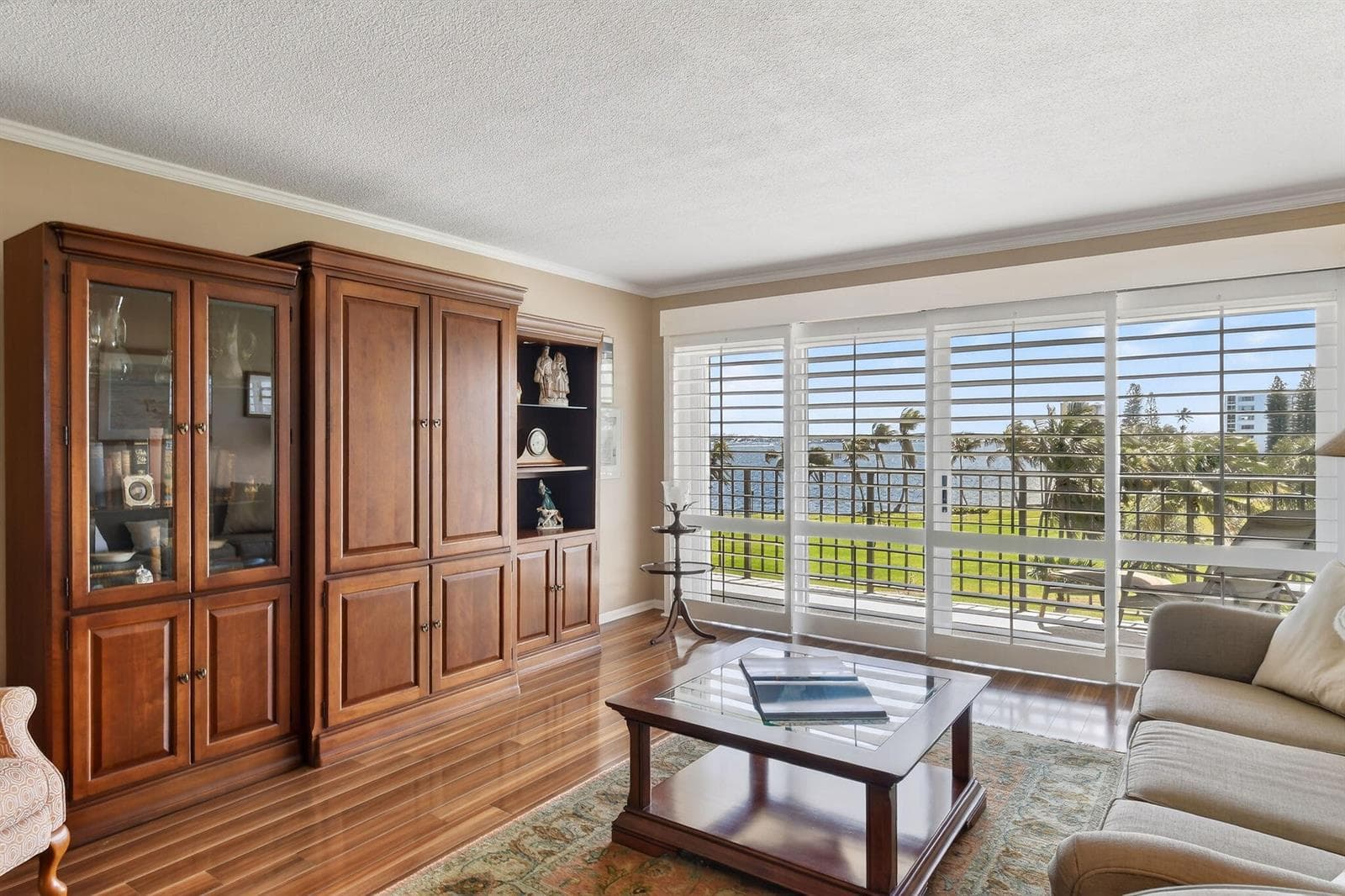 801 Lake Shore Drive 414 photo 4