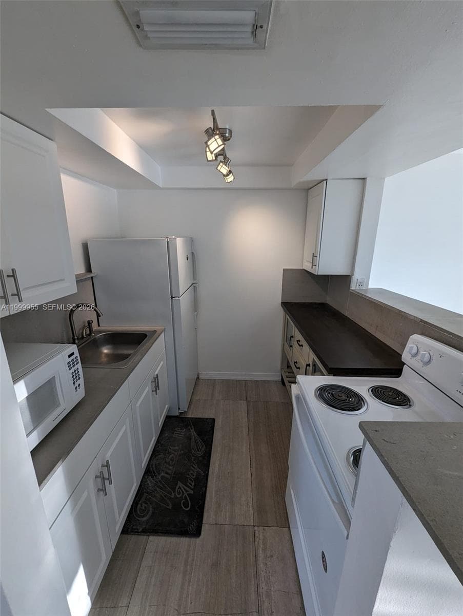 7360 82nd St E202 photo 4