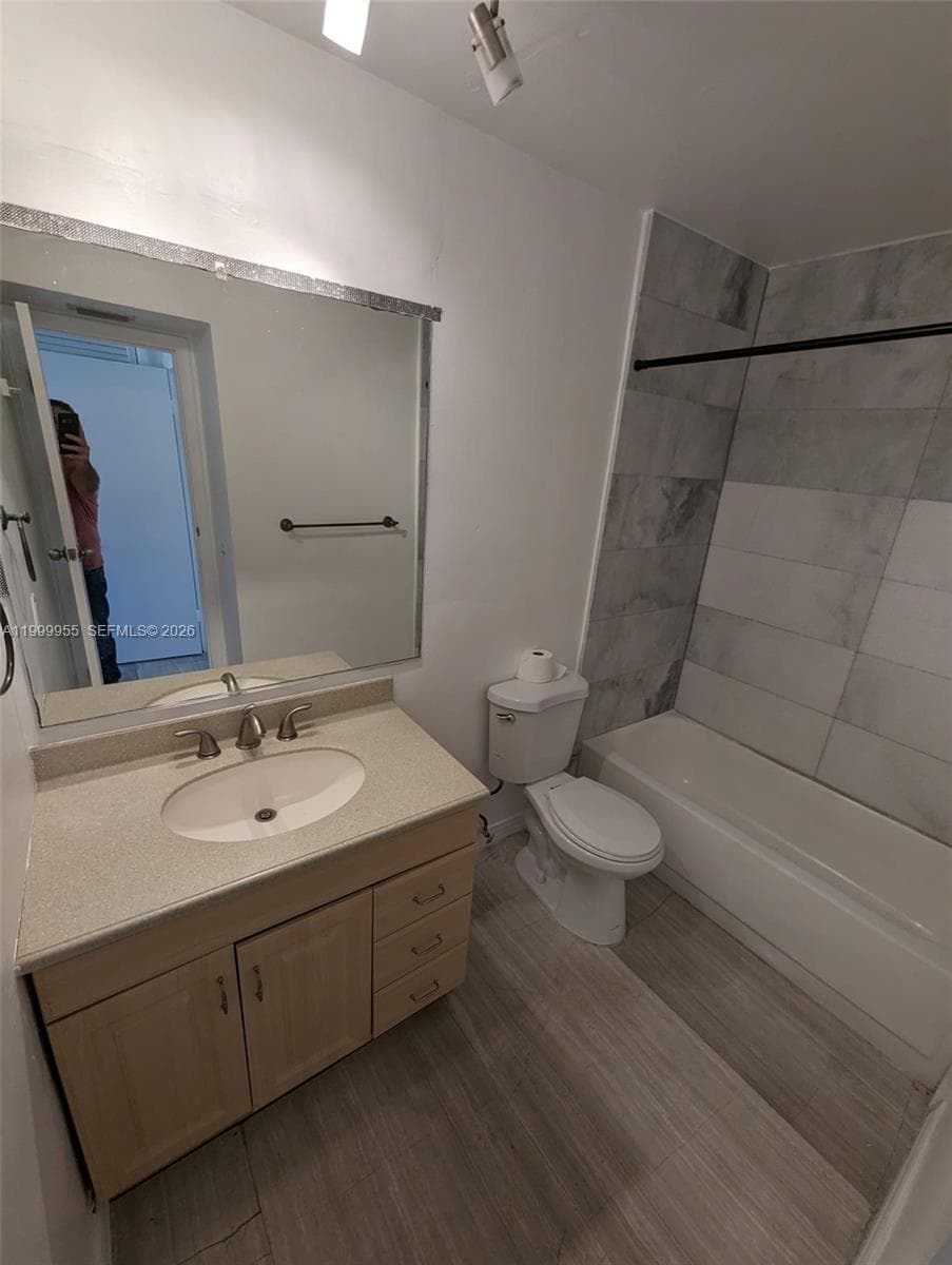 7360 SW 82nd St E202 photo 8