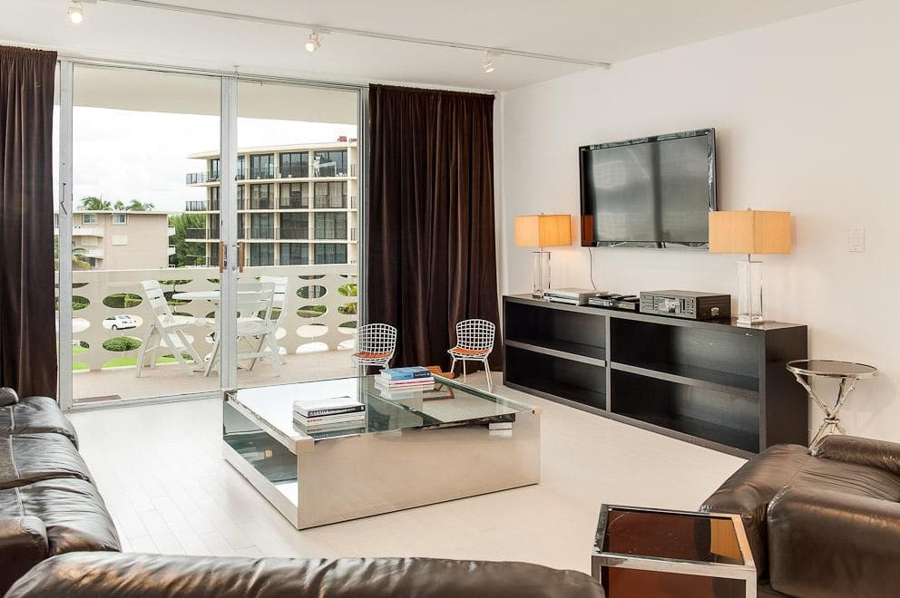 100 Sunrise Avenue 404 photo 2